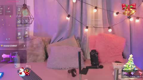 Snapshot of little_lili19 chatting on November 2025 09:14:02 PM Lili online show from November 2025 09:14:02 PM