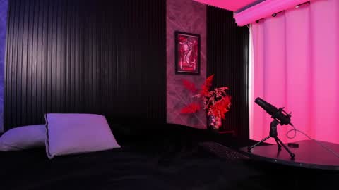 Snapshot of little_maeve chatting on December 2024 08:40:01 PM Maeve  online show from December 2024 08:40:01 PM