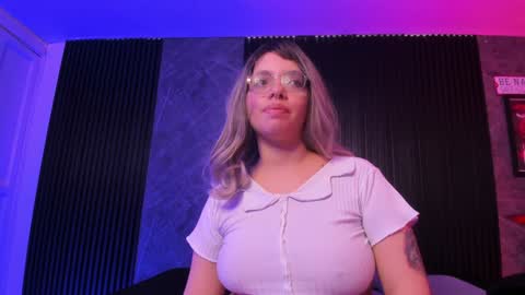 Snapshot of little_maeve chatting on December 2024 03:53:01 AM Maeve  online show from December 2024 03:53:01 AM