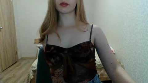 Snapshot of little_mariaa chatting on September 2025 05:02:01 PM Maria online show from September 2025 05:02:01 PM
