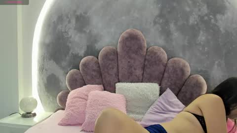 little_melanie online show from May 2026 06:48:02 PM