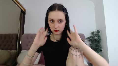 little_mollee online show from December 2025 10:27:02 PM
