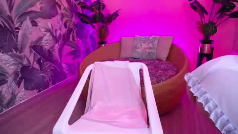 Paulette online show from November 2025 01:33:01 PM