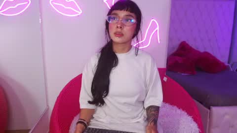 Snapshot of little_paulette chatting on July 2026 04:25:01 AM Paulette online show from July 2026 04:25:01 AM