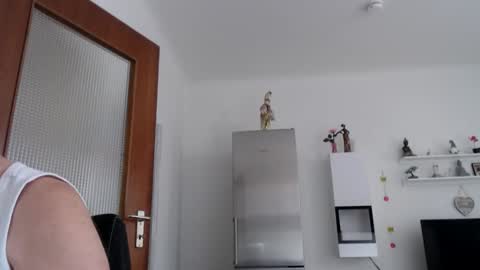 Snapshot of little_sow chatting on April 2026 02:24:01 PM little_sow online show from April 2026 02:24:01 PM