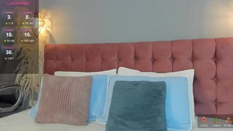 Snapshot of little_tania_ chatting on December 2025 12:42:02 PM Tania online show from December 2025 12:42:02 PM