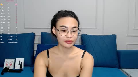 Kwan online show from November 2025 03:22:02 PM