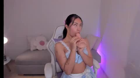 Snapshot of little_xioo chatting on November 2025 03:33:02 PM Xiom online show from November 2025 03:33:02 PM