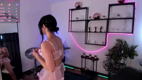 Snapshot of little_xioo chatting on December 2025 08:47:02 PM Xiom online show from December 2025 08:47:02 PM