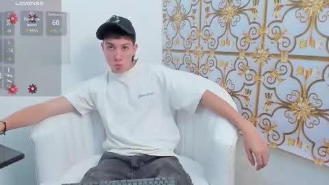 Snapshot of littledanny_ chatting on November 2025 07:10:01 PM DANNY online show from November 2025 07:10:01 PM