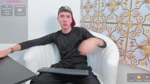 Snapshot of littledanny_ chatting on November 2025 02:54:01 PM DANNY online show from November 2025 02:54:01 PM