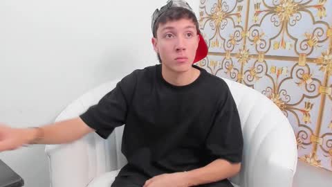 Snapshot of littledanny_ chatting on November 2025 04:07:01 PM DANNY online show from November 2025 04:07:01 PM