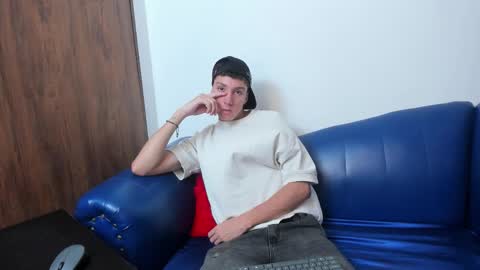 Snapshot of littledanny_ chatting on November 2025 05:27:01 PM DANNY online show from November 2025 05:27:01 PM