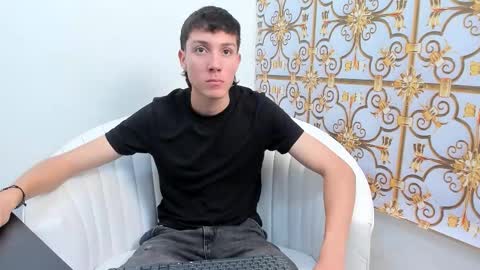 Snapshot of littledanny_ chatting on December 2025 05:07:02 PM DANNY online show from December 2025 05:07:02 PM