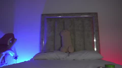 littlee_emma_ online show from June 2026 12:26:02 AM