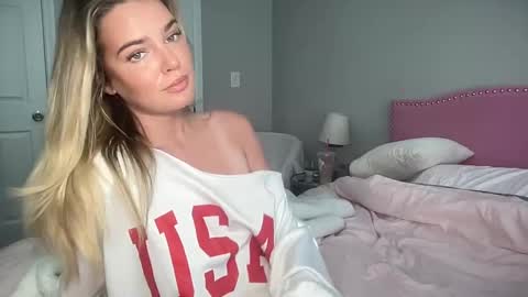 Snapshot of littlemaryjane19 chatting on January 2025 06:59:01 PM Marciabrady online show from January 2025 06:59:01 PM