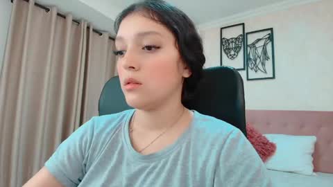 Snapshot of littlemolly_pregnant chatting on May 2026 01:57:02 AM Sarahs Room online show from May 2026 01:57:02 AM