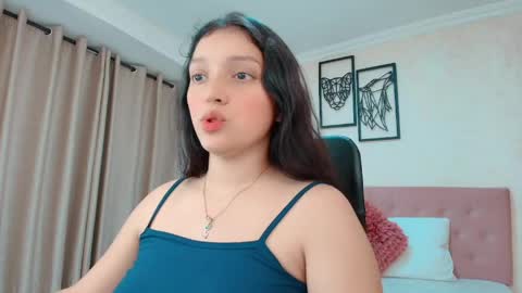 Snapshot of littlemolly_pregnant chatting on June 2026 11:10:02 PM Sarahs Room online show from June 2026 11:10:02 PM
