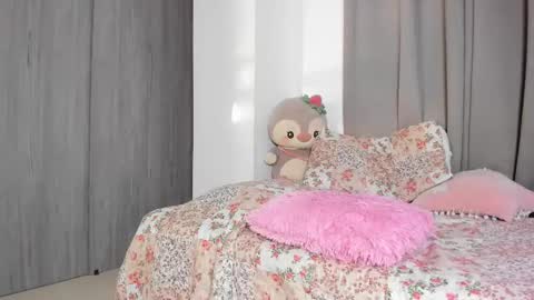 Luna online show from February 2025 10:26:02 PM