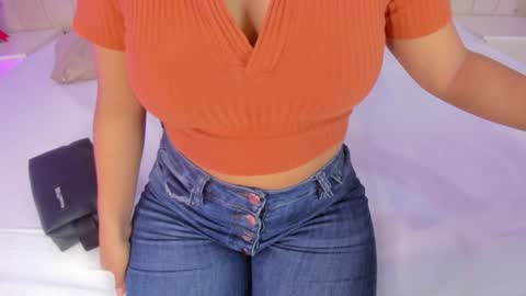 im olivia IG littleolivia01 online show from January 2025 01:05:01 PM