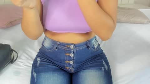 im olivia IG littleolivia01 online show from January 2025 12:59:01 PM