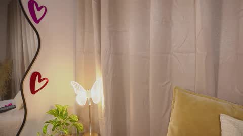 littletammy_ online show from February 2026 04:00:01 PM