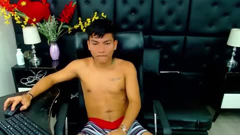 Snapshot of littletommy01 chatting on February 2025 06:11:02 AM littletommy01 online show from February 2025 06:11:02 AM