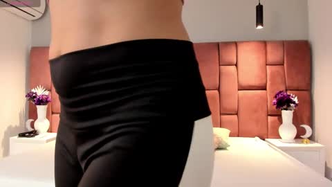 littlevaale online show from September 2025 10:42:01 AM