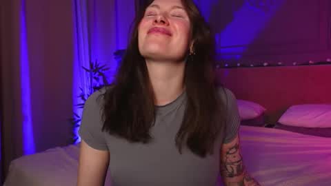 Liv 3 online show from December 2025 02:35:01 PM