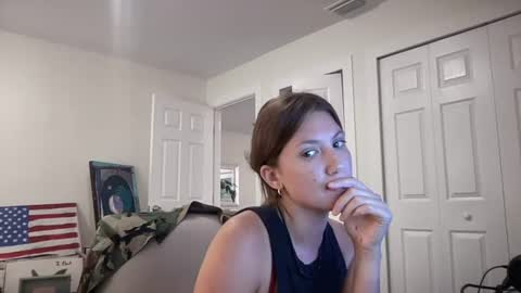 Snapshot of livvyybearxx chatting on June 2026 10:48:02 PM liv online show from June 2026 10:48:02 PM