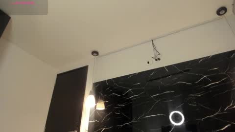 Liz  online show from February 2025 11:02:02 AM