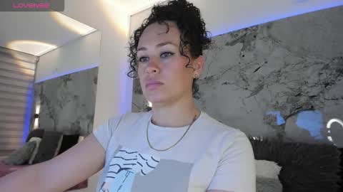 Liz  online show from September 2025 10:27:01 AM