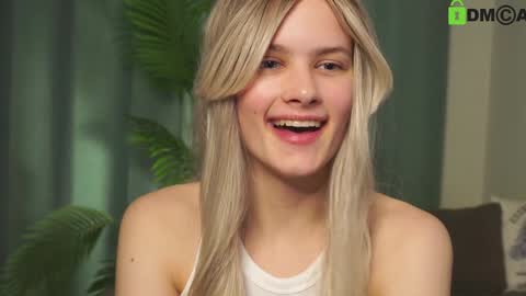 Snapshot of lizbethcoll chatting on January 2025 07:37:01 PM Sunnheart online show from January 2025 07:37:01 PM