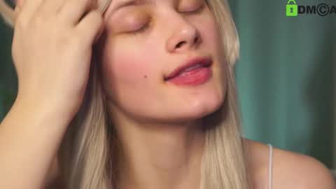 Snapshot of lizbethcoll chatting on February 2025 10:26:01 PM Sunnheart online show from February 2025 10:26:01 PM