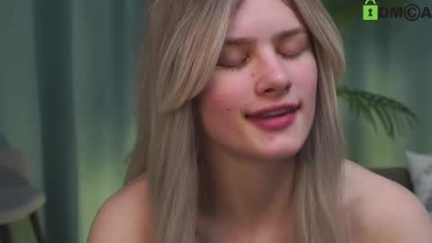 Snapshot of lizbethcoll chatting on February 2025 11:48:01 PM Sunnheart online show from February 2025 11:48:01 PM