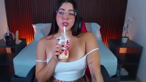 Snapshot of lizowenn_ chatting on February 2025 04:00:02 PM LIZETH online show from February 2025 04:00:02 PM