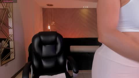 Snapshot of lizzhamilton_ chatting on November 2025 09:36:01 PM Lizzi online show from November 2025 09:36:01 PM