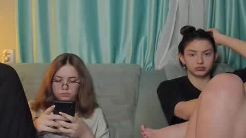 lizzi_muur online show from December 2024 07:54:01 PM