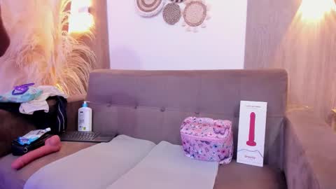 Snapshot of lizzie_williamss chatting on November 2025 03:21:02 AM lizzie_williamss online show from November 2025 03:21:02 AM