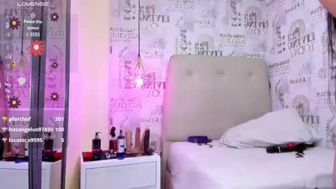 Snapshot of lizziemontana2 chatting on February 2025 10:50:01 PM        online show from February 2025 10:50:01 PM