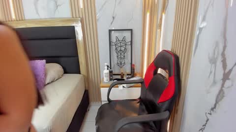 Snapshot of lizziemontana2 chatting on November 2025 07:46:02 PM online show from November 2025 07:46:02 PM