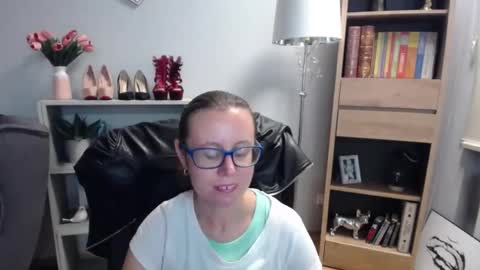 Snapshot of lizzy_sparkle chatting on September 2025 04:23:02 AM Lizzy online show from September 2025 04:23:02 AM