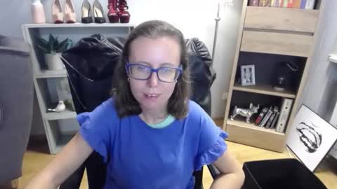 Snapshot of lizzy_sparkle chatting on September 2025 04:23:01 AM Lizzy online show from September 2025 04:23:01 AM