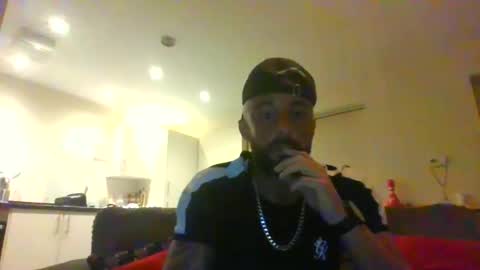 Leon online show from December 2025 06:58:01 PM