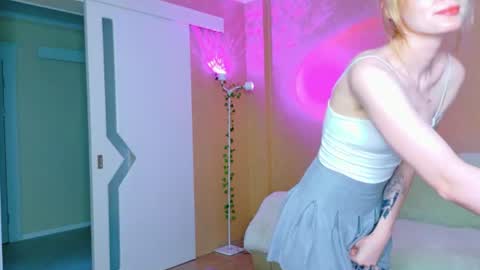 Snapshot of llovelymia chatting on June 2026 03:05:01 AM llovelymia online show from June 2026 03:05:01 AM