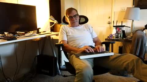 Snapshot of lngdickdaddy chatting on September 2025 10:32:01 PM LongDick Daddy online show from September 2025 10:32:01 PM