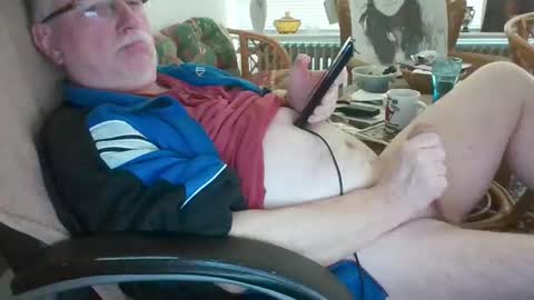 Snapshot of loewe39238 chatting on January 2025 02:40:02 PM loewe39238 online show from January 2025 02:40:02 PM