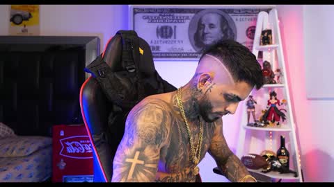 logan_hugh8 online show from January 2025 12:02:02 PM