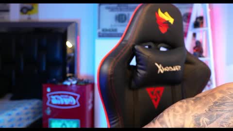 logan_hugh8 online show from March 2025 06:12:01 PM