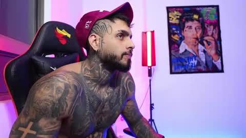 logan_hugh8 online show from November 2025 06:45:01 AM